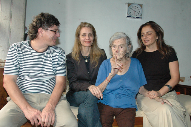 Os jornalistas Luiz Molinar e Evacira Coraspe e a historiadora Luciana Maluf com Lucilia
